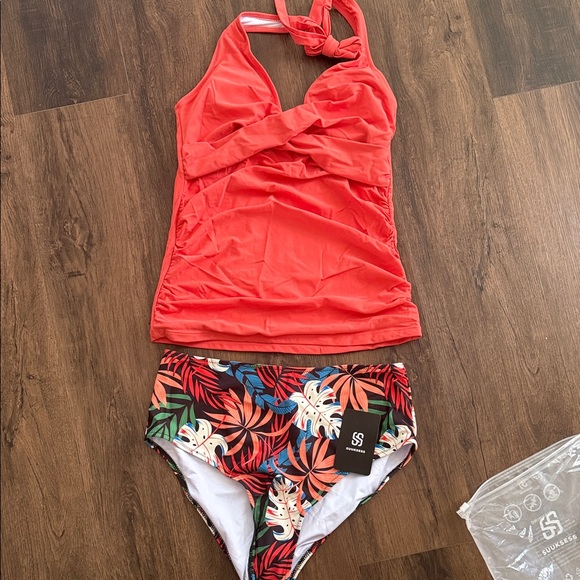 Women's Coral Halter Tankini Set Medium NEW - Picture 1 of 5